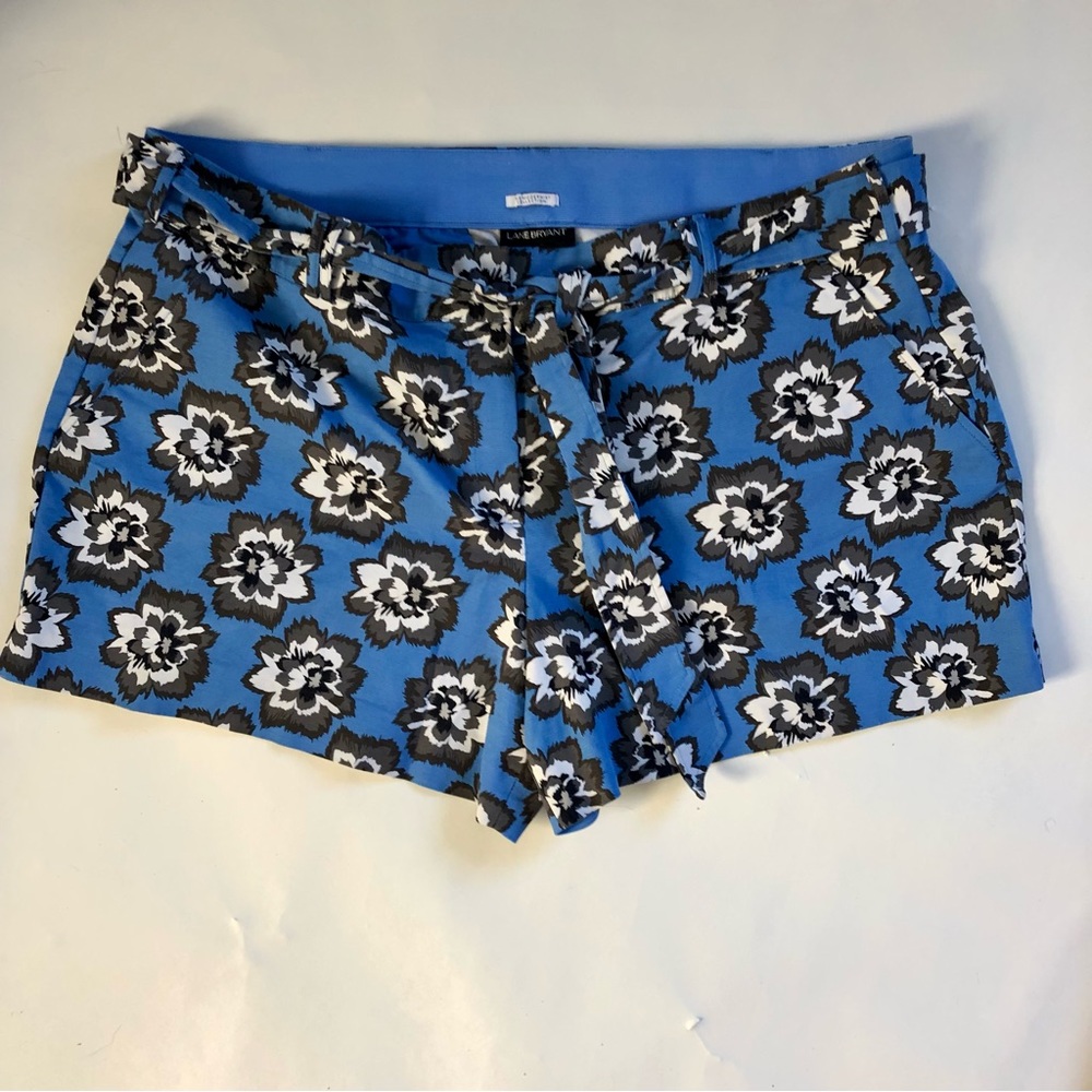 Lane Bryant Like New Blue/ Gray Floral Belted Shorts 28